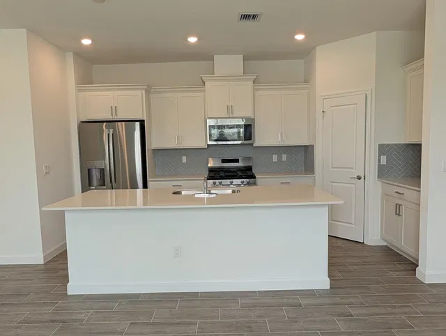 Residence photo 3