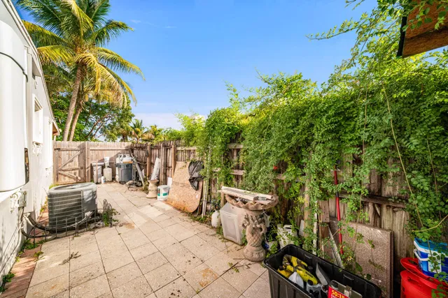 West Palm Beach Residence photo 9