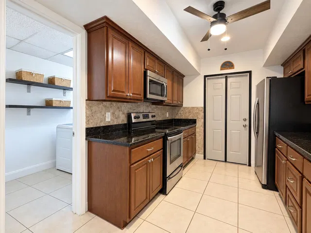 Residence photo 17