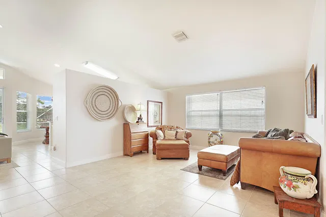  Residence photo 9