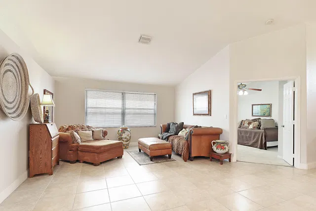  Residence photo 10