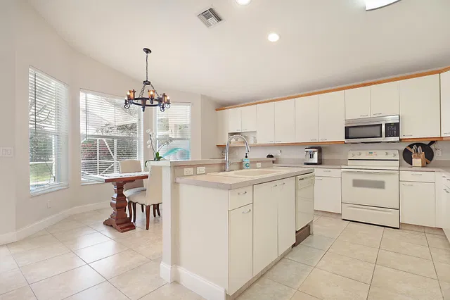  Residence photo 17
