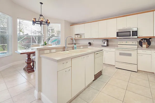  Residence photo 19