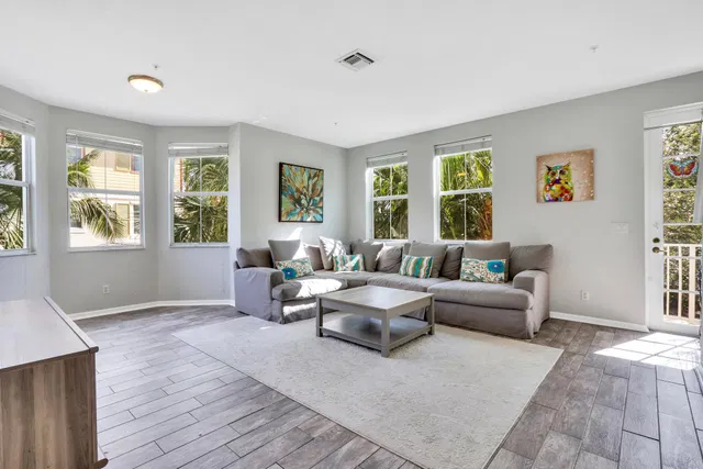 Residence photo 3