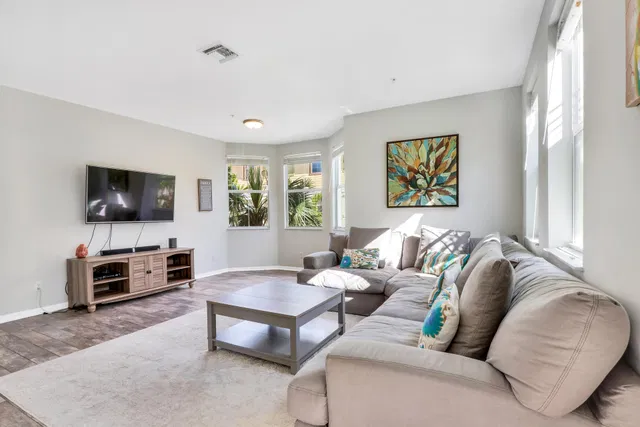 Residence photo 5