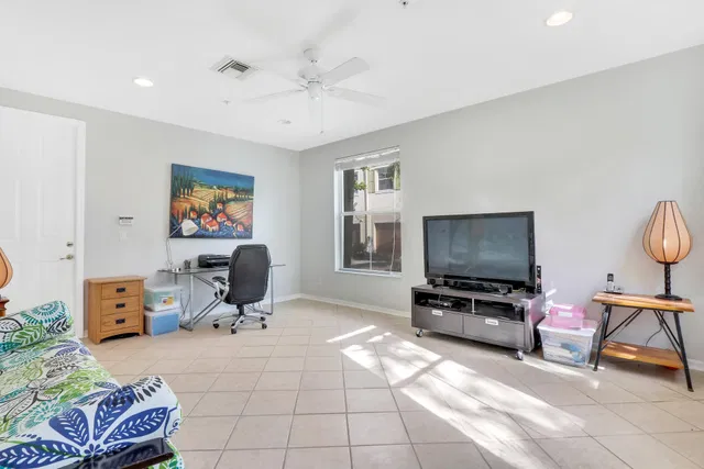 Residence photo 19