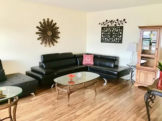 Residence photo 2