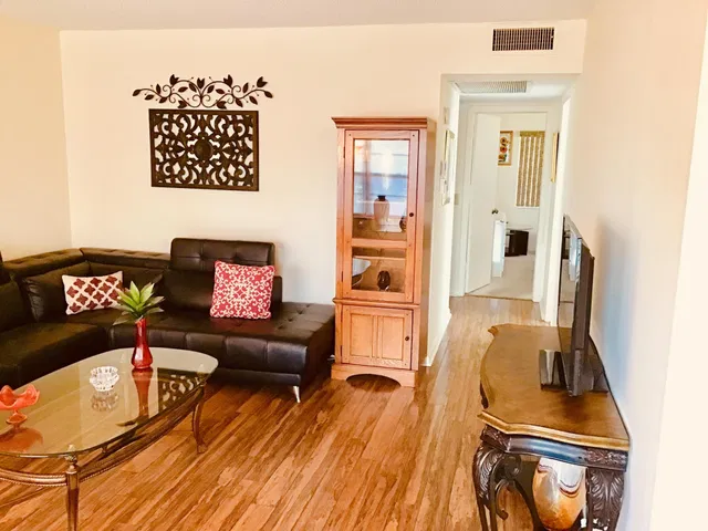 Residence photo 7
