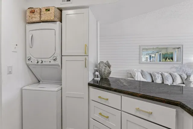  Unit V2-203 photo 13