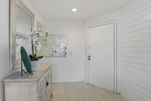  Unit V2-203 photo 17