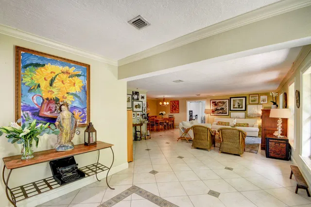 Residence photo 3