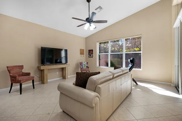 Residence photo 10