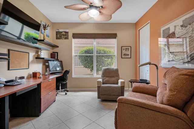 Residence photo 18
