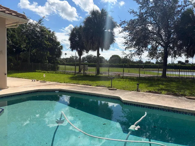  Residence photo 4