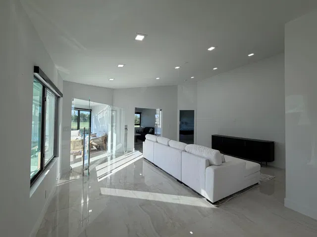 Unit 1805 photo 4