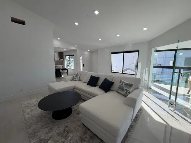 Unit 1805 photo 5