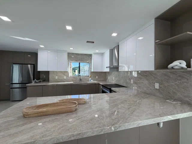 Unit 1805 photo 6