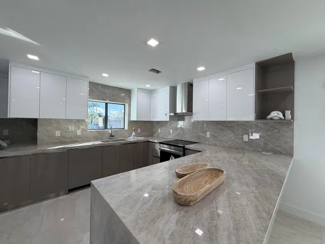 Unit 1805 photo 7
