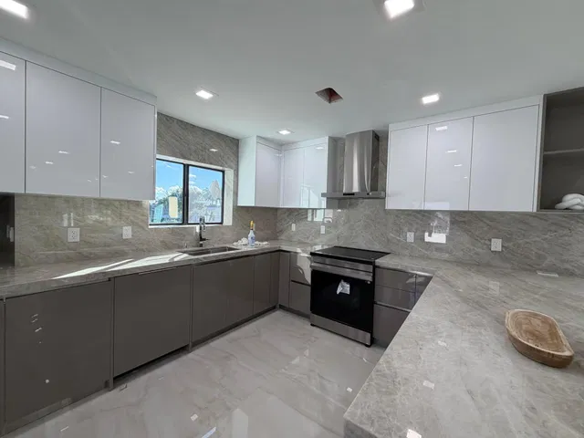 Unit 1805 photo 9