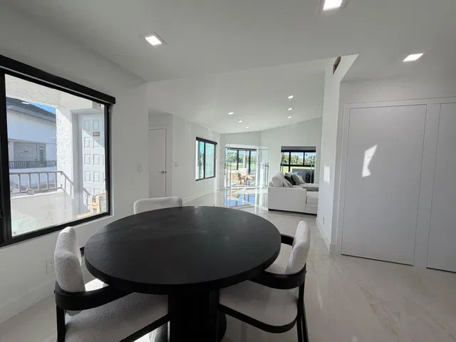 Unit 1805 photo 12