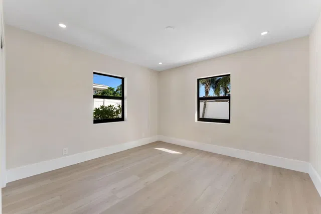  Residence photo 30
