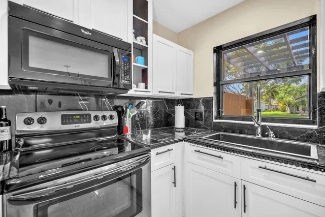 Residence photo 18