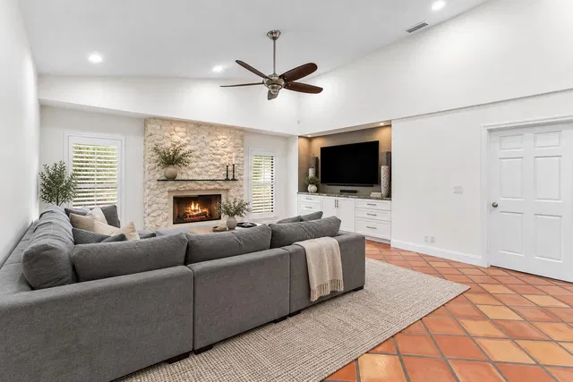 Paddock Park 1 Residence photo 13