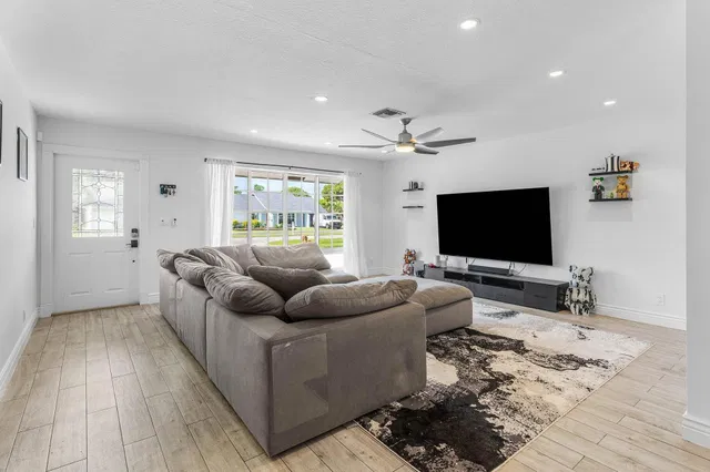  Residence photo 4