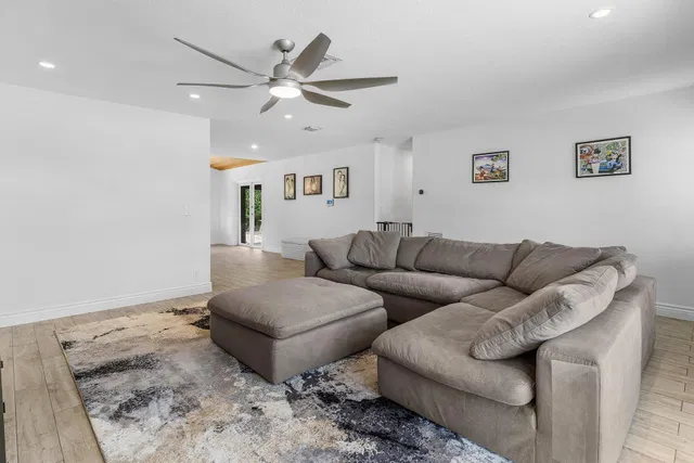  Residence photo 6