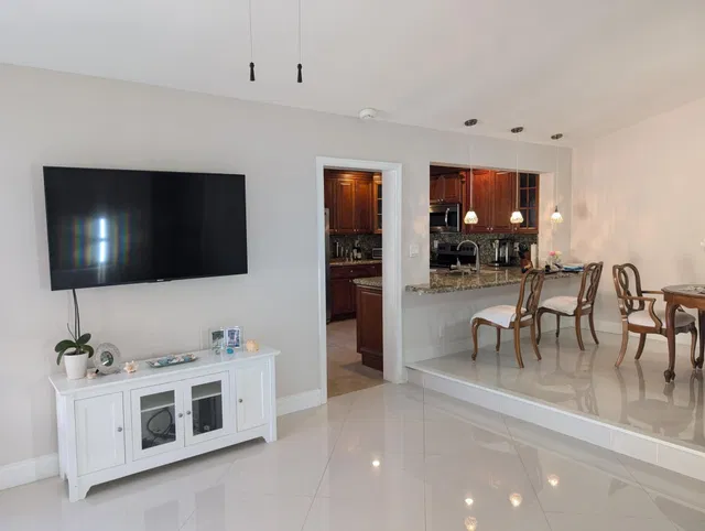  Residence photo 9