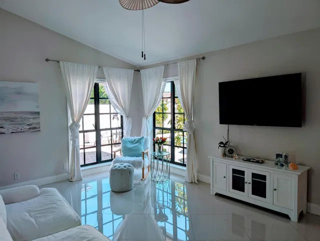  Residence photo 11