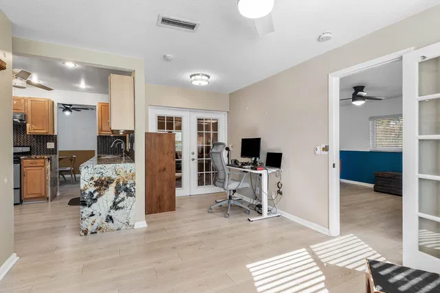 Residence photo 17