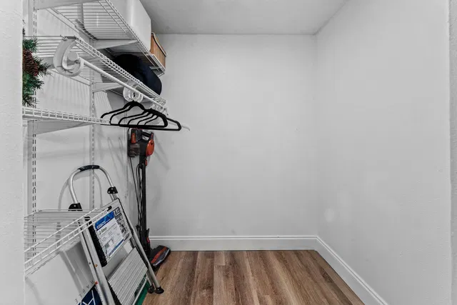 Unit 4-102 photo 14