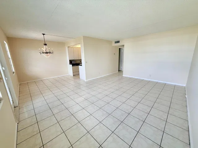 Unit 4060 photo 3