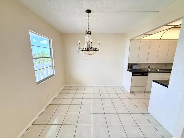 Unit 4060 photo 5