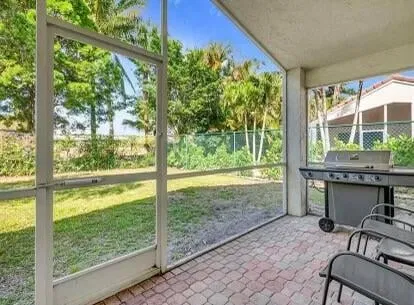 Residence photo 3