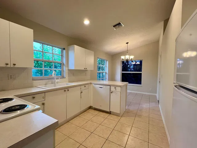 Residence photo 15