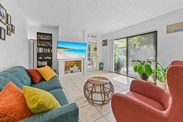 Residence photo 3