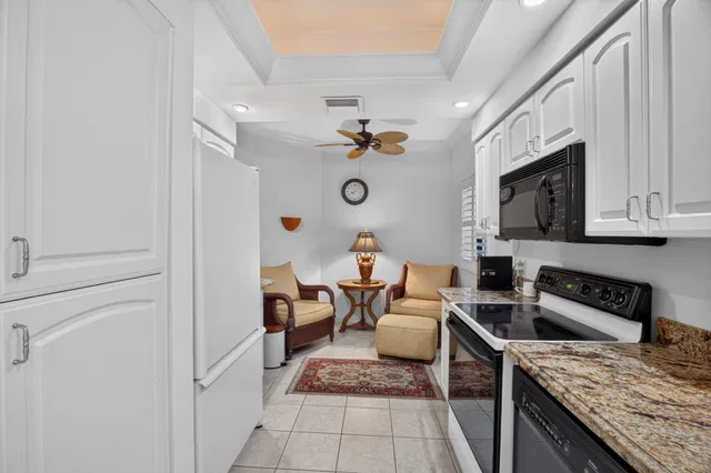 Unit 111 photo 14