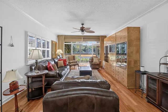 Unit 111 photo 18
