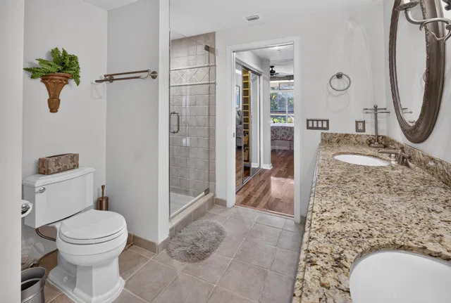 Unit 111 photo 26