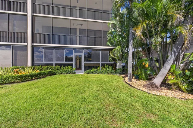 Unit 111 photo 28