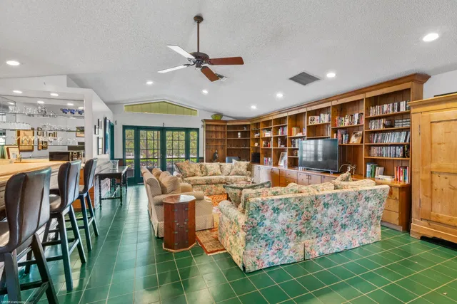  Residence photo 28
