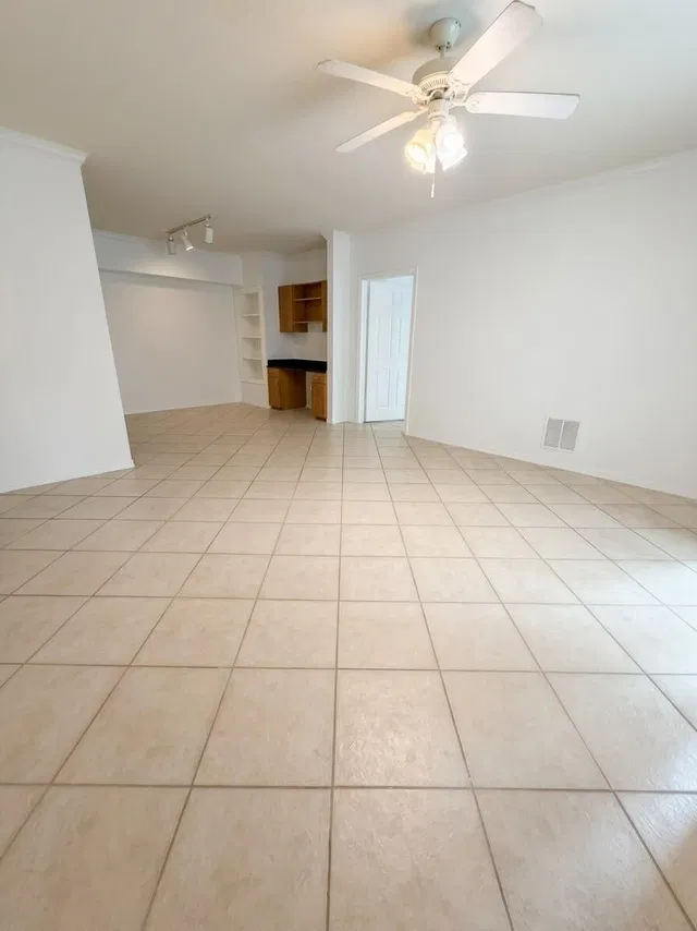 Unit 208 photo 3