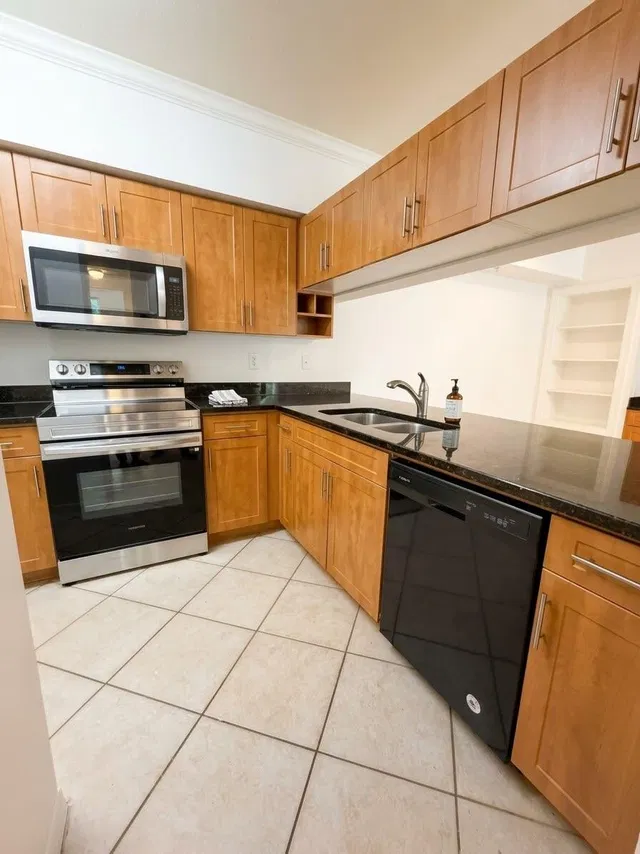 Unit 208 photo 6