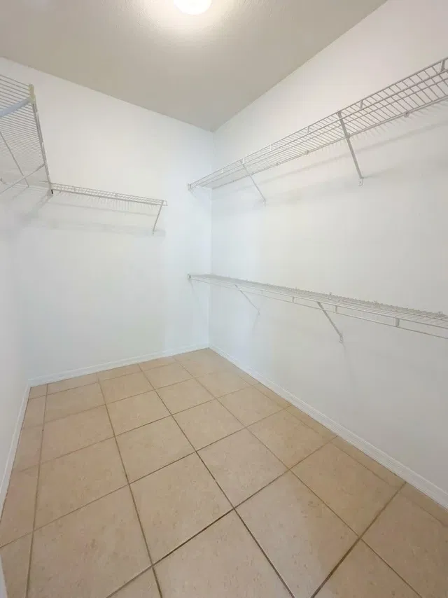 Unit 208 photo 8