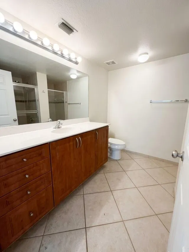 Unit 208 photo 10