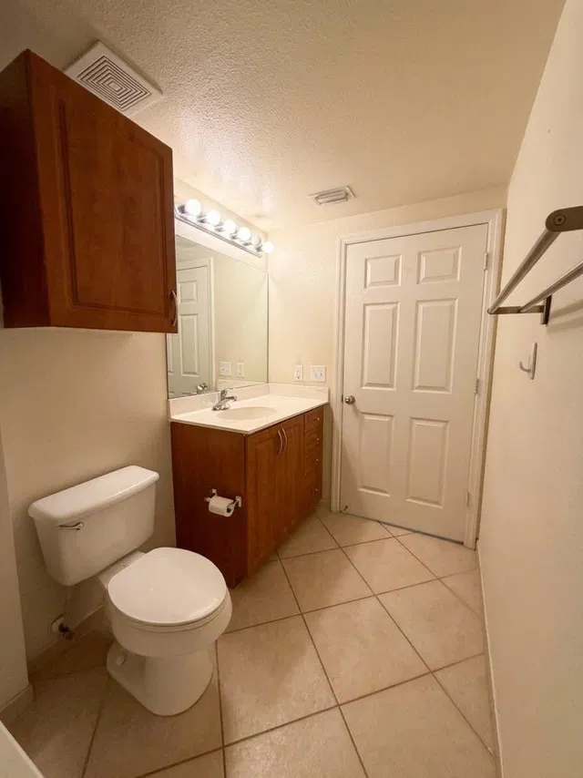 Unit 208 photo 14