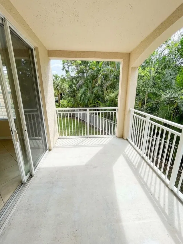 Unit 208 photo 16
