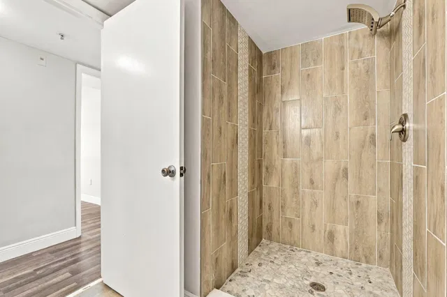 Unit 1410 photo 12